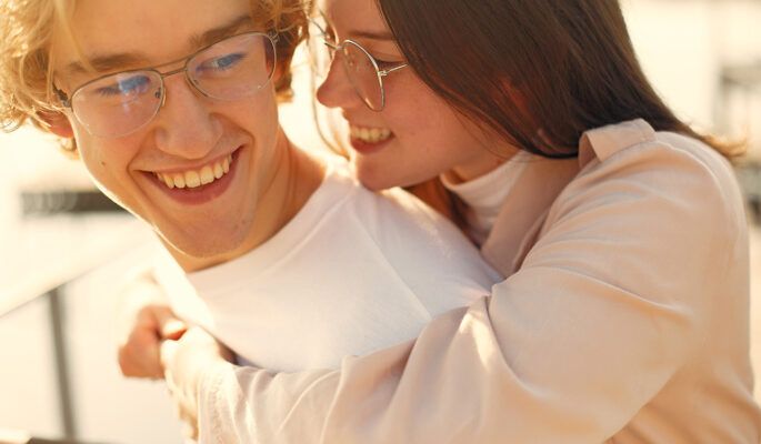 Julio 2025 - 30 por ciento descuento gafas y audífonos para parejas